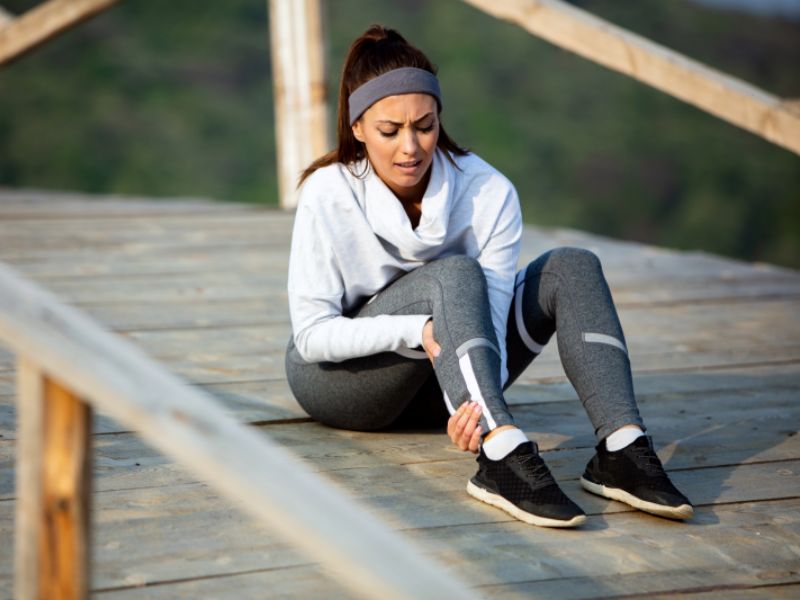 Întindere sau ruptură musculară? Cum faci diferența și ce e interzis să faci